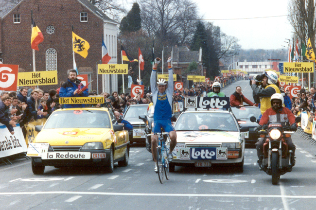 Jacky Durand wins the 1992 Tour of Flanders