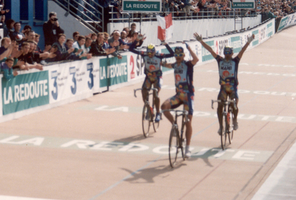 Johan Museeuw wins the 1996 Paris-Roubaix