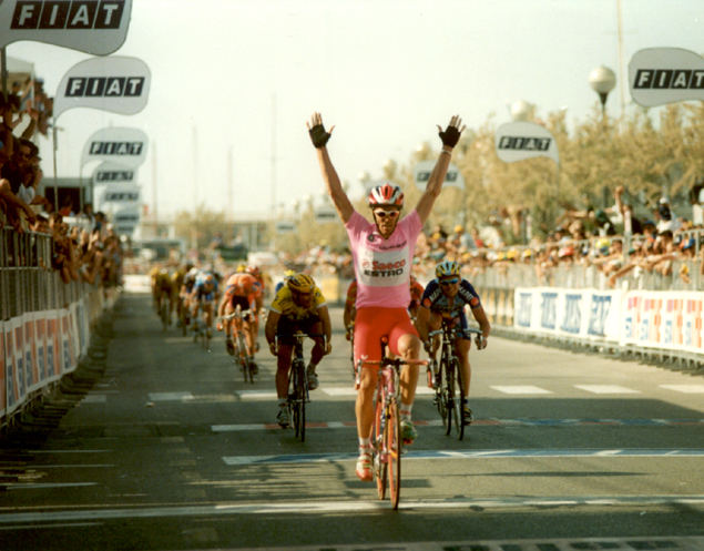 Mario Cipollini wins stage two in Cervia