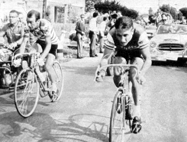 Jacques Anquetil passes Charly Gaul in the 1960 Giro