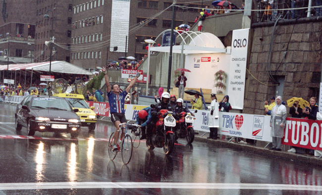 Lance Armstrong wins the 1993 World Road Cycling Championships