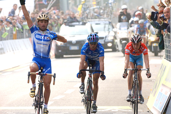 Paolo Bettini wins the 2005 Giro di Lombardia