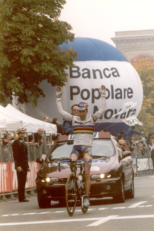 Oscar Camenzind wins the 1998 Giro di Lombardia