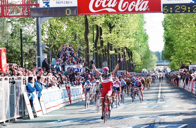 Cipollini wins the second stage of the 1996 Tour de France