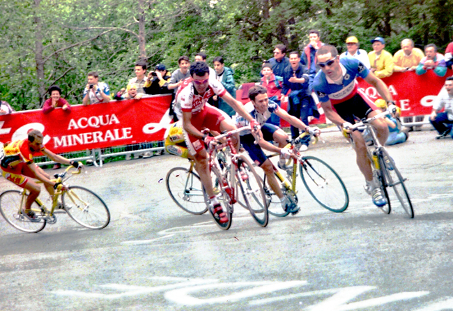 Jalabert cliumbs in stage 5 of the 1999 Giro