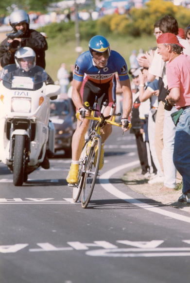Jalabert time trials in stage 9 of the 1999 Giro d'Italia