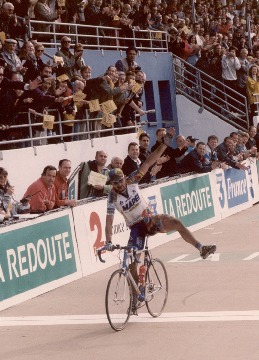 Museeuw win the 2000 Paris-Roubaix