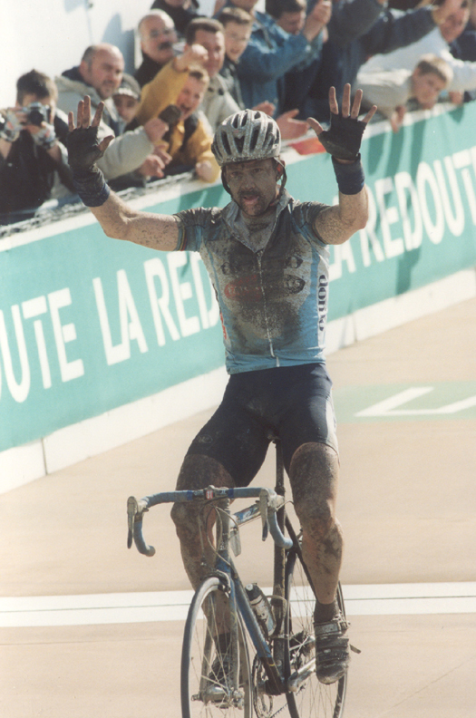 Museeuw wins the 2002 Paris-Roubaix