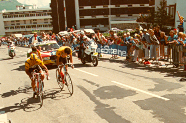 Roche losing the yellow jersey on the ride to l'Alpe d'Huez