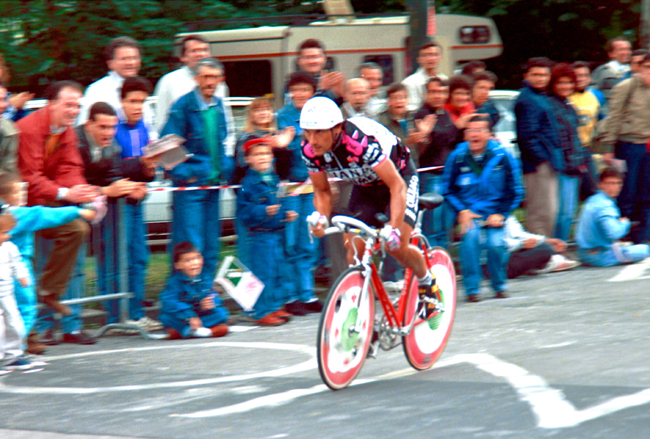 Saronni riding stage 10 of the 1990 Giro