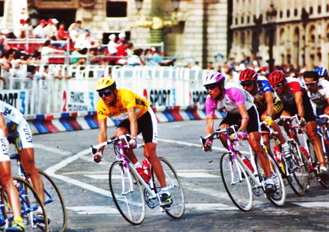Ullrich rides the 1996 Tour's final stage