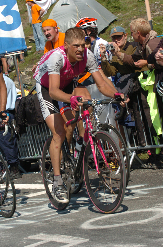 Ullrich riding to La Mongie in the 2004 Tour de France