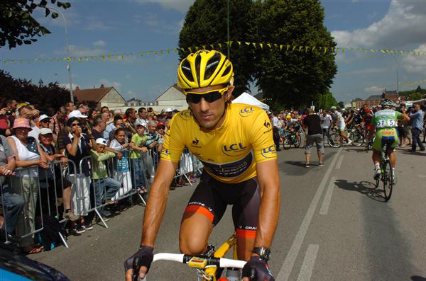 Fabian Cancellara rides to the start