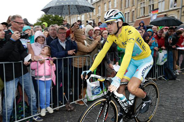 Vincenzo Nibali at the start