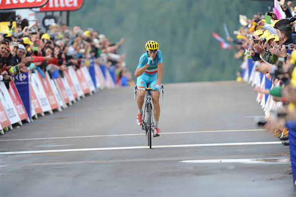 Vinceno Nibali wins stage 10