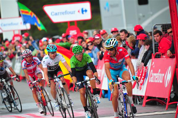 Nibali leads the contenders to the finish.