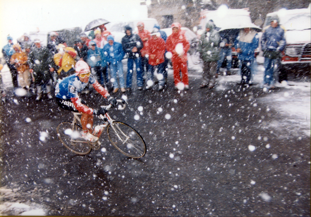 Andy Hampsten n the 1988 Giro ascending the Gavia Pass