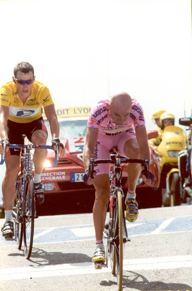 Marco Pantani and Lance Armstrong finish mont Ventoux in the 2000 Tour