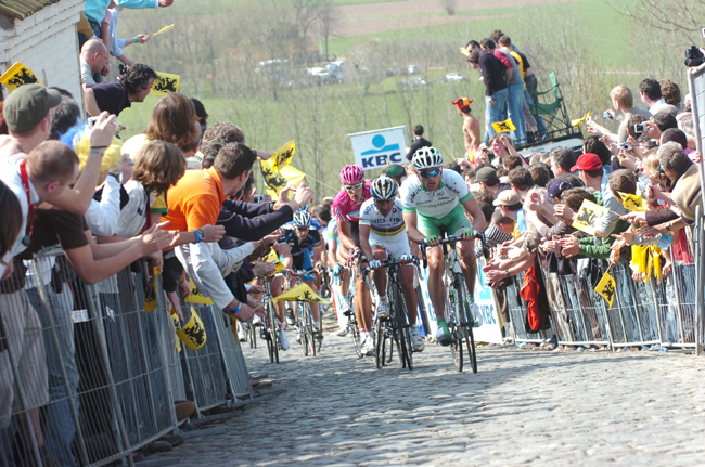 Marcus Burghardt leads Paolo Bettini up the Patersberg