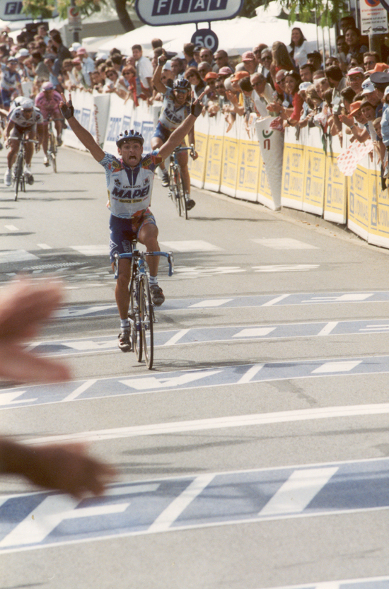Paolo Bettini wins stage 9 of the 2000 Tour de France