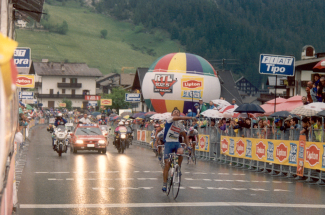 Chiappucci wins stage 14 of the 1993 Giro d'Italia