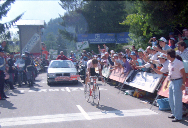 Andy Hampsten wins stage 18