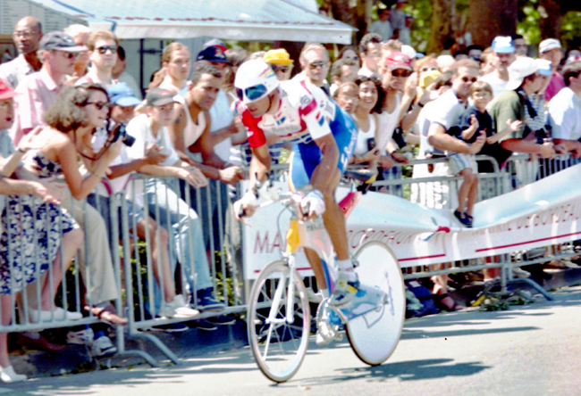 Miguel Inuirain rides the stage 20 time trial in the 1996 Tour de France