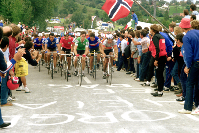 Sean Kelly leads the pack in the 1983 World Championships
