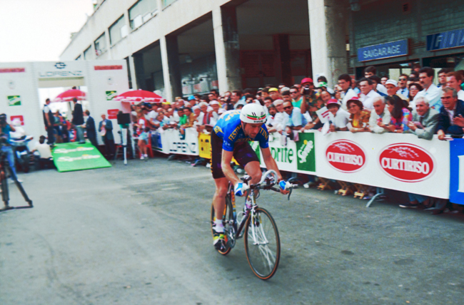 Sean Kelly starts his prologue ride i the 1992 Giron