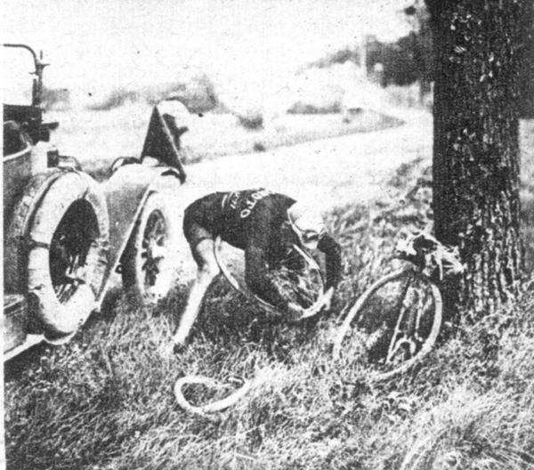 Henri Pélissier repairs a falt in the 1923 Tour de France