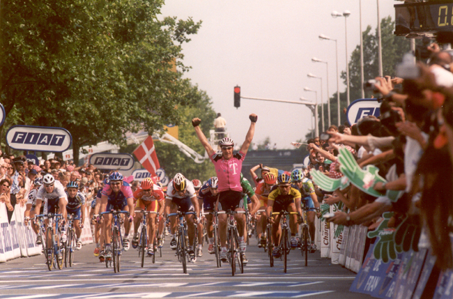 Erik Zabel wins stage 19 of the 2001 Tour de France
