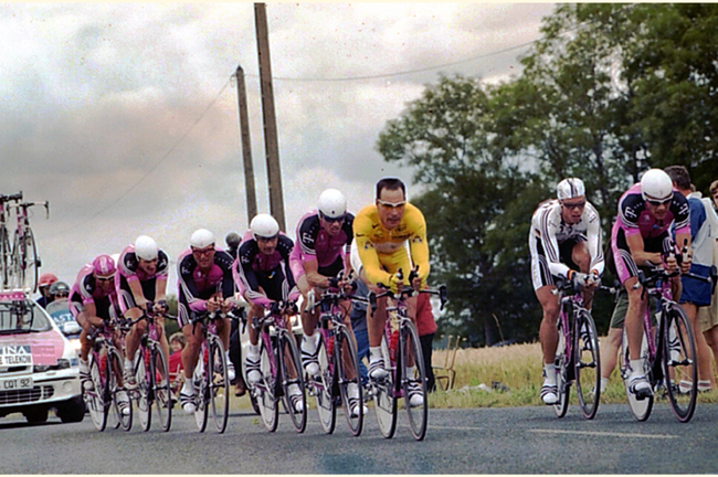 Zabel rides the 2002 Tour de France team time trial