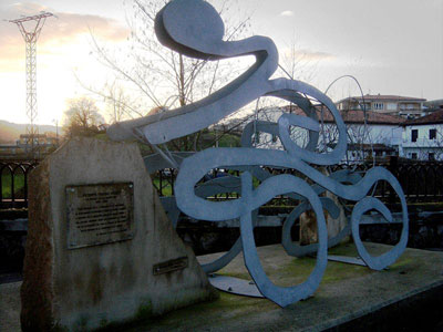 Vicente Trueba monument