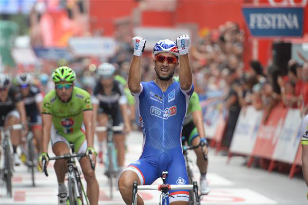 Nacer Bouhanni wins stage 8