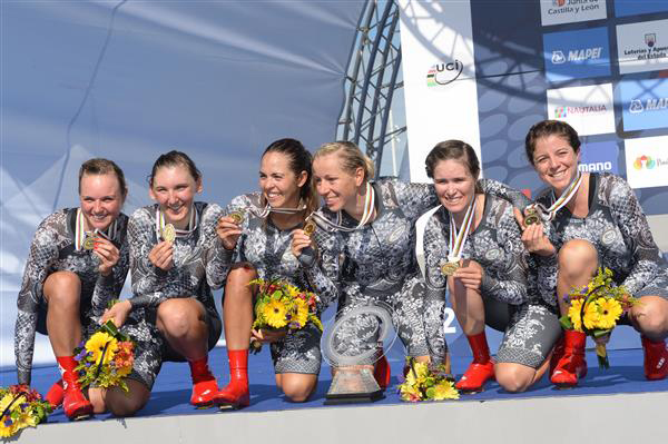 Specialized with their medals